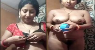 Sexy Bengali Boudi Bathing