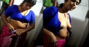 Beautiful Bhabhi Making Pissing Video For Lover